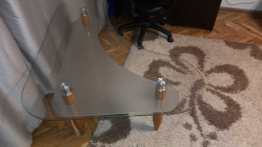 Стъклена холна маса