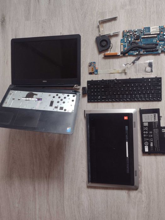 Dell Inspiron 15-5547 работещ