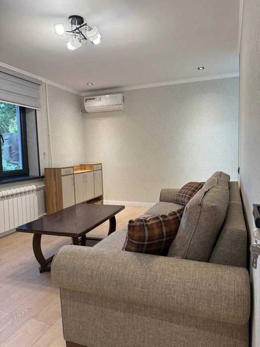 Удобная локация 2х комнатная у метро Максим Горький / Буз-1