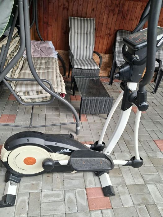 Vând bicicletă eliptică (orbitrek)