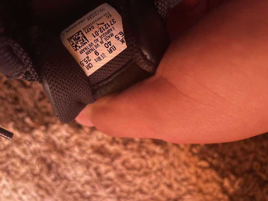 Vand adidasi puma de dama marimea 40 plata se face la livrare