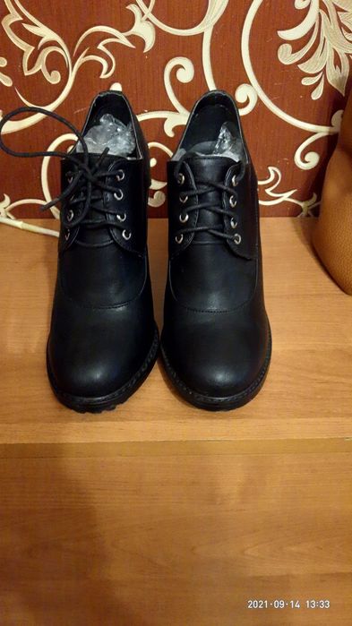 Туфли черные на каблуке