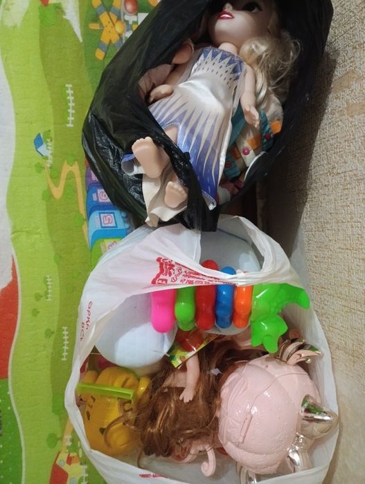Отдам игрушки для девочки