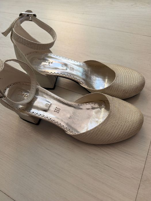 Детски обувки с токчета 34 номер