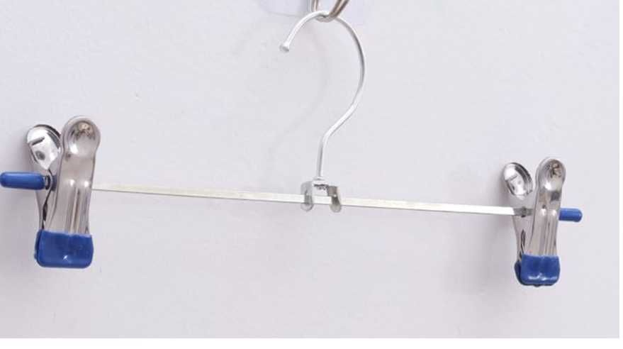 Umerașe metalice cu clips F506 – cromate – pentru magazin haine