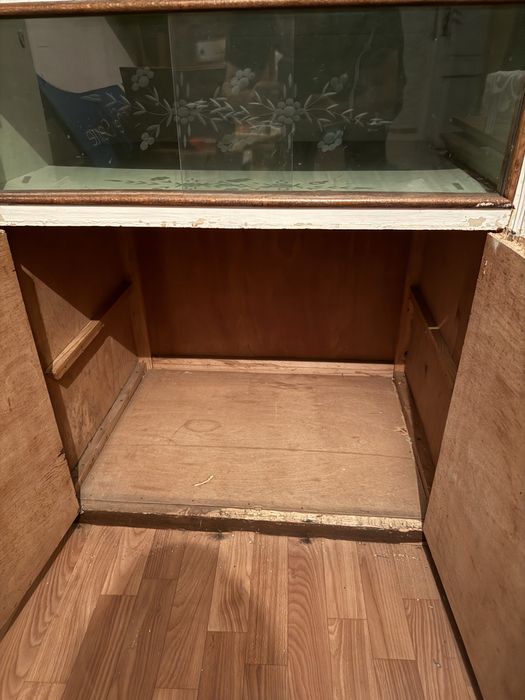 Подарявам шкаф от масивна дървесина и надстройки