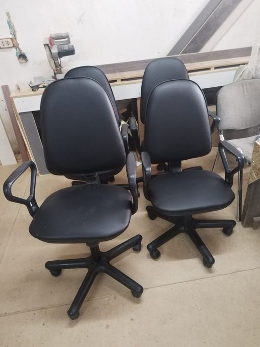 Продам офисные кресла