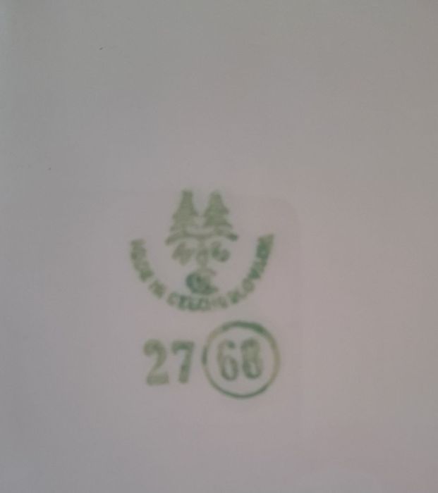 Сервиз за хранене от фин Чешки порцелан с позлатени кантове