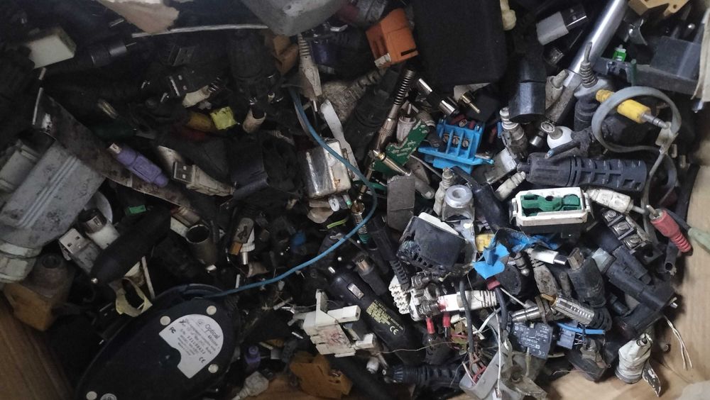 Pentru reciclare 30 kg electronice