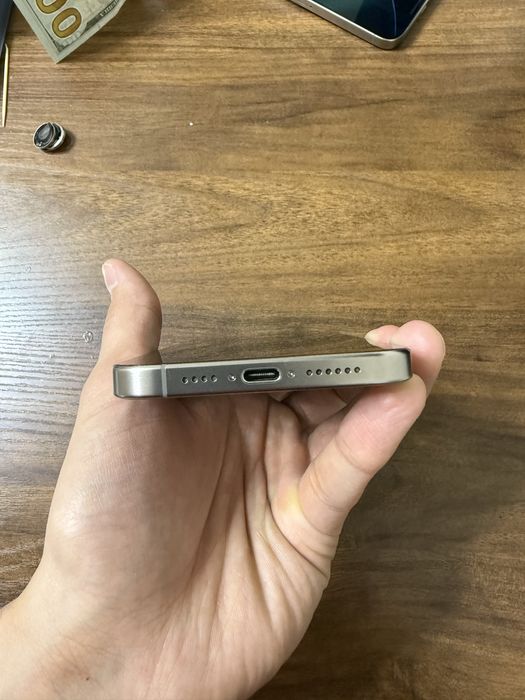 15 Pro max 256gb с разбитым стеклом