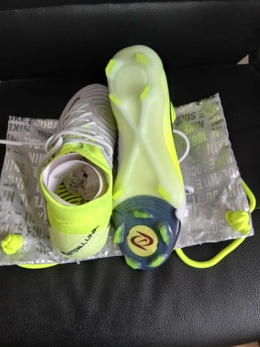 Футболни обувки Nike Phantom Luna