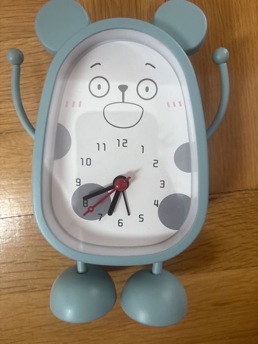 Будилник синьо мече