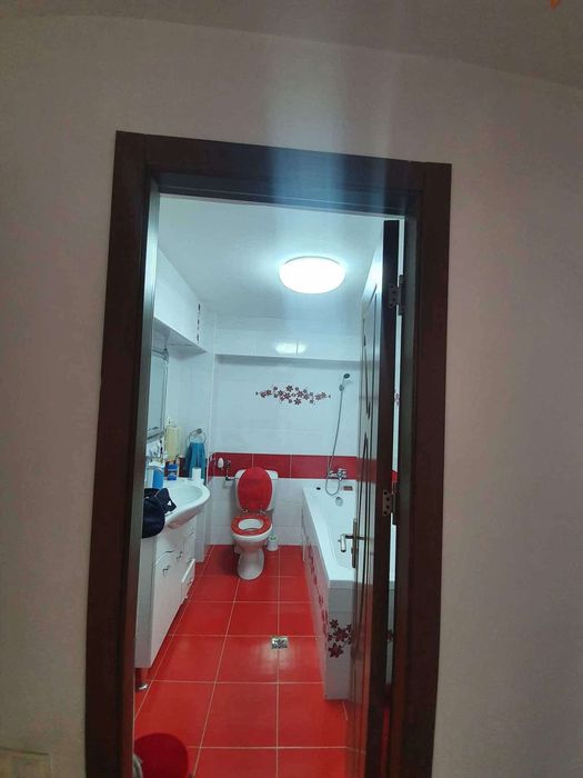 Vând apartament 4 camere