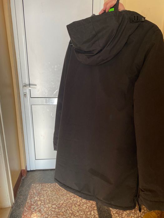 Мъжко непромокаемо зимно яке. На zara