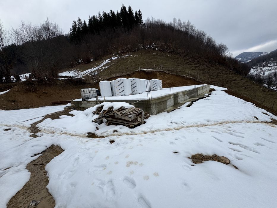 Teren 1200 mp + Proiect Casa (Radier finalizat)+ materialele incluse.