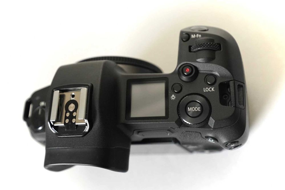 КАТО НОВ! Canon EOS R + обектив RF 24-105 f4 L IS USM,само 3400 кадъра