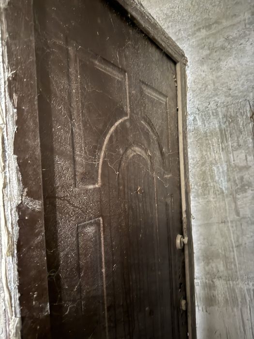 Срочно сотилади Эшик ром келишилган нархда