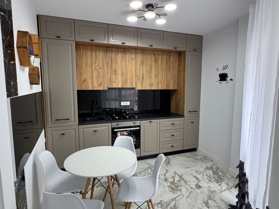 București sector 6 ,metrou Păcii .Loc de parcare inclus