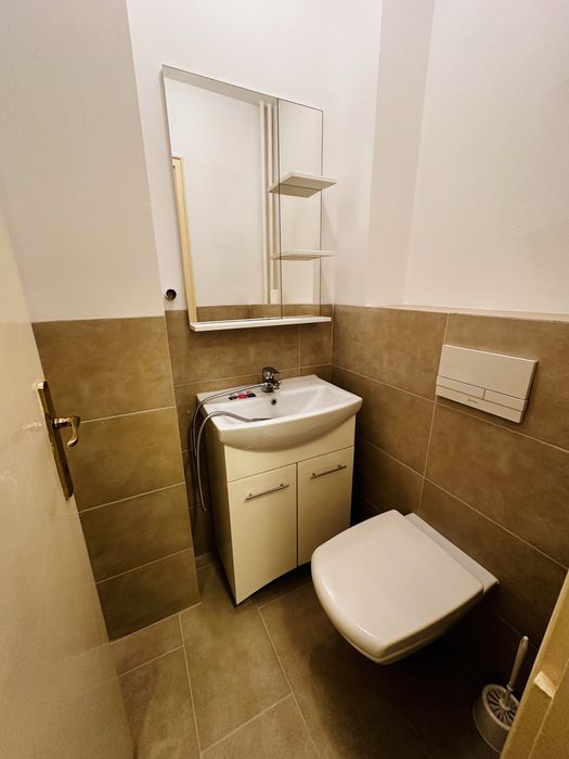 Inchiriez apartament cu 4 camere