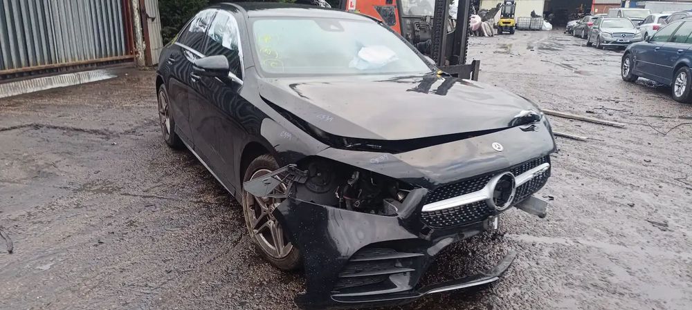 Dezmembrari / Dezmembrez Mercedes Clasa A (W177) 1.4 Benz 282914 cutie viteze manuala cod culoare 191U Negru Cosmos