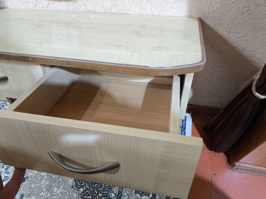 Продам трюмо б/у ЛМДФ