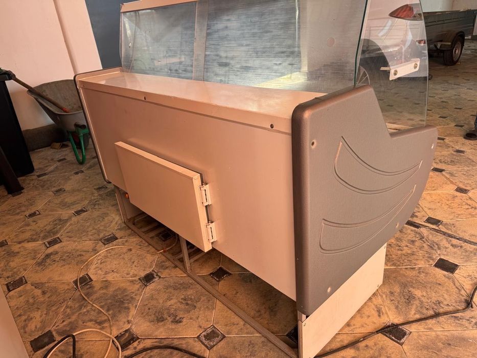 Холодильник витринный