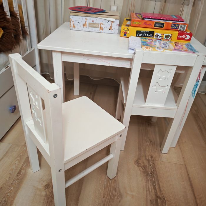 Kritter(Икеа/ Ikea) детска маса и две столчета