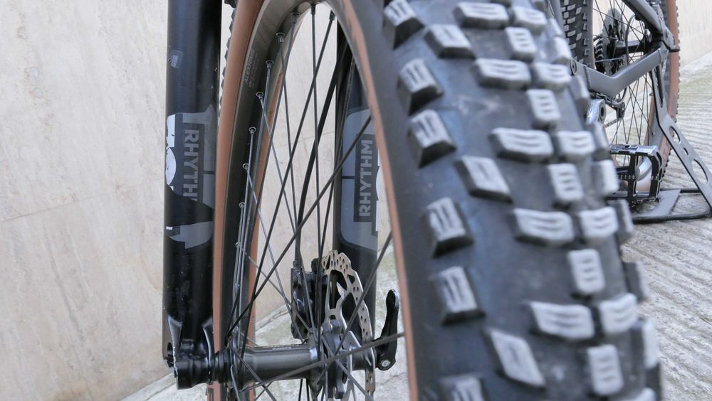 Canyon Neuron:ON 6 – e-MTB, 27.5”, FOX 130 мм, Shimano E8000, 504Wh