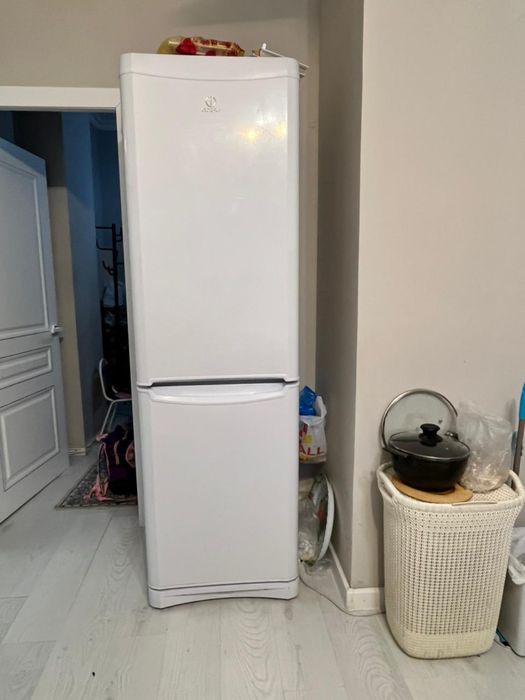 Продам холодильник Indesit