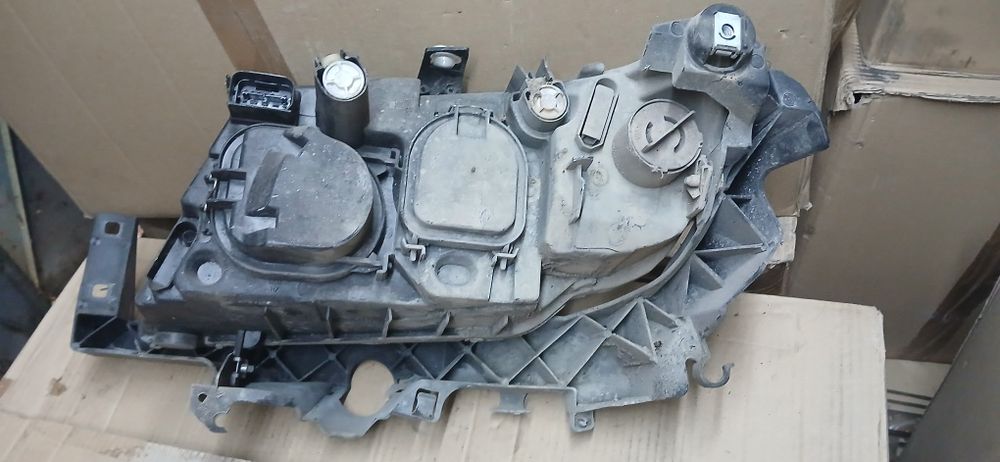 BMW 3 e90 /e91 - десен фар оригинален Valeo