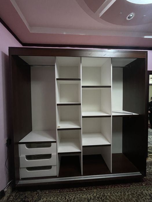 Spalni garnitur sotiladi