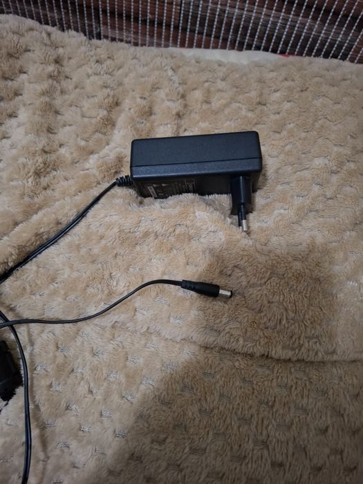 Продавам зарядни устройства