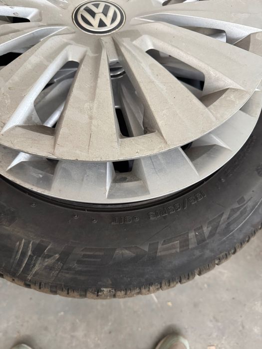 Зимни гуми Falken 195/65/15 с джанти и тасове VW