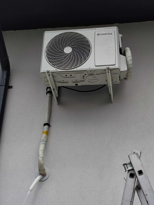 Electrician, ofer servicii profesionale în domeniul electric, de la automatizări și tablouri electrice până la instalații complete pentru locuințe