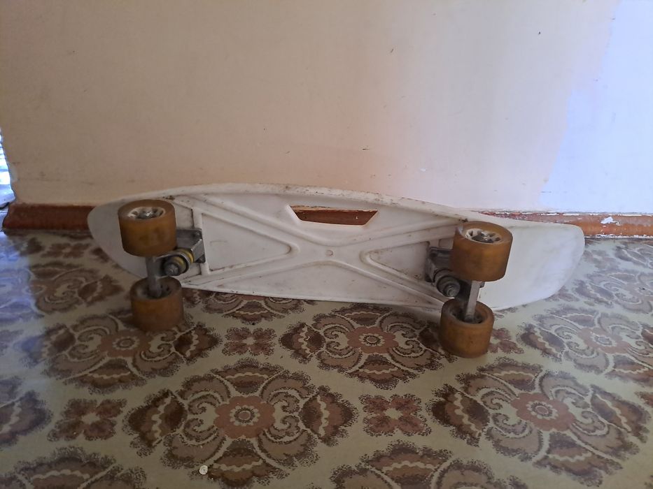 Скейтборт сотилади холати зур.