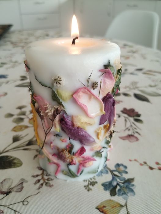 Luminarea botanica 100% natural ceara soya si flori adevarate uscate.