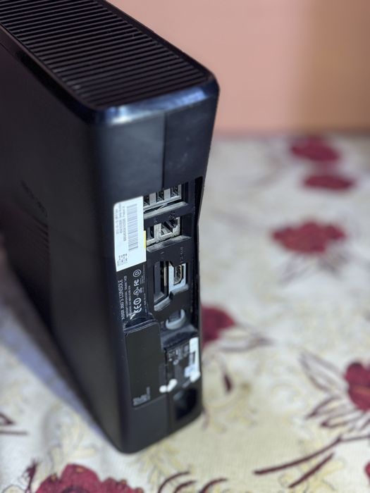 Продам XBOX 360 в идеальном состояний !