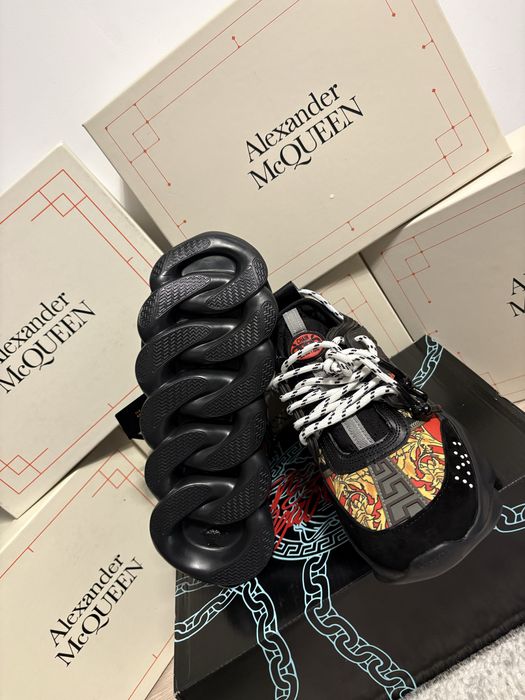 Versace Chain Reaction