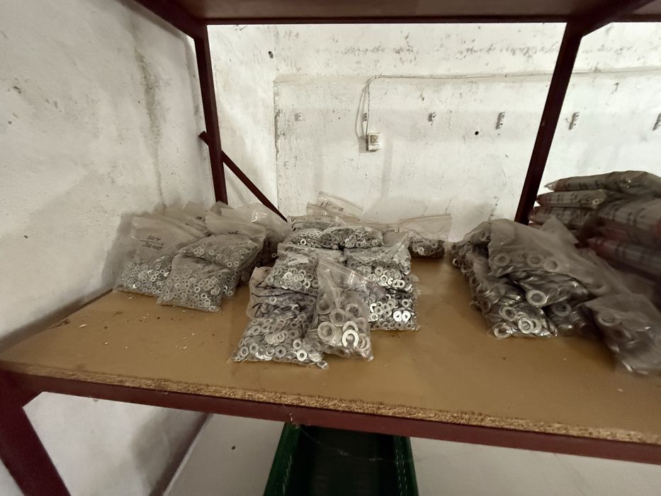 Наедро 26 тона х 2 лв кг  винчета болтове гайки самонарезни и др