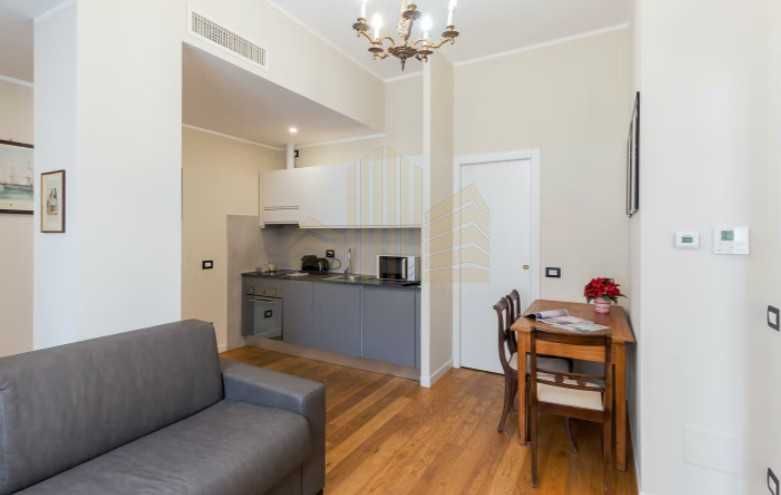 Дава се под наем Тристаен апартамент в Пловдив, Център - 78 кв.м за 204 € - Снимка #1