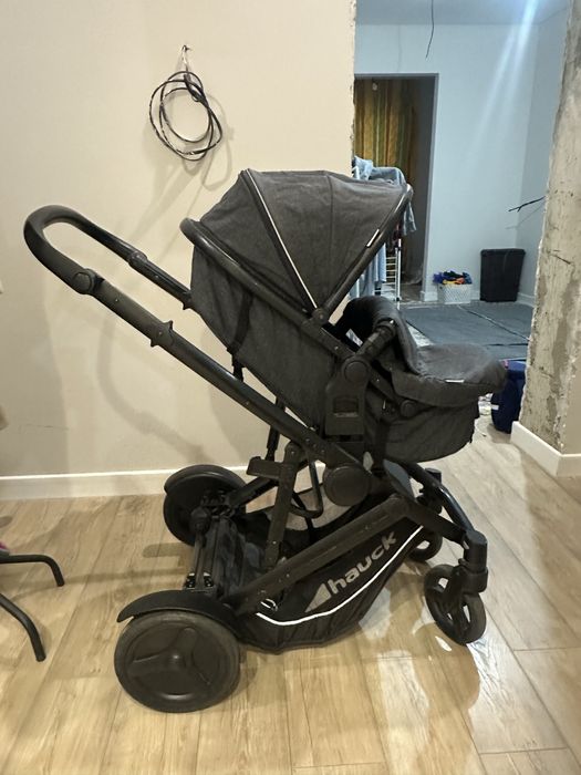 Коляска для погодок