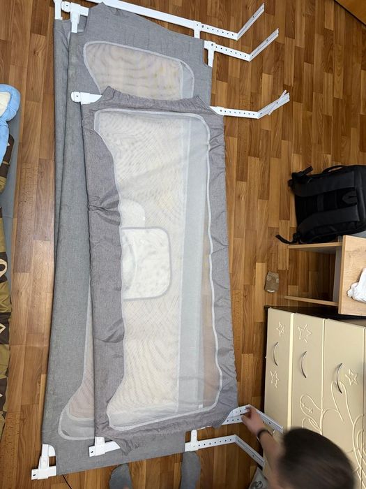 Манеж на кровать