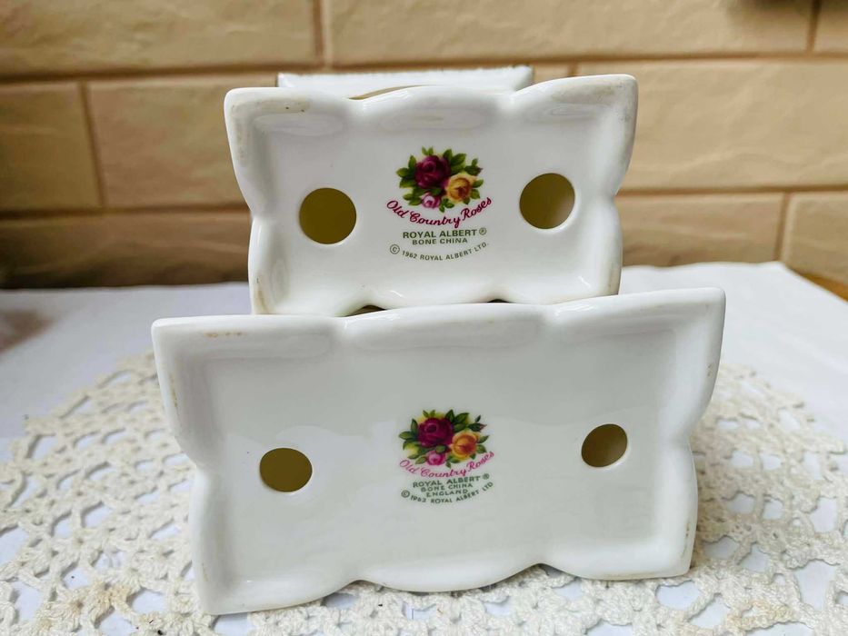 ROYAL ALBERT красив часовник от Англия от костен порцелан