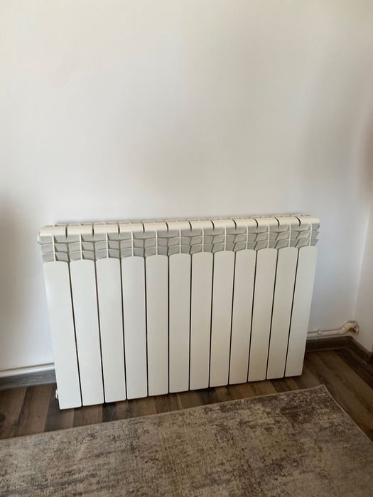 Vând calorifer aluminiu Ferroli