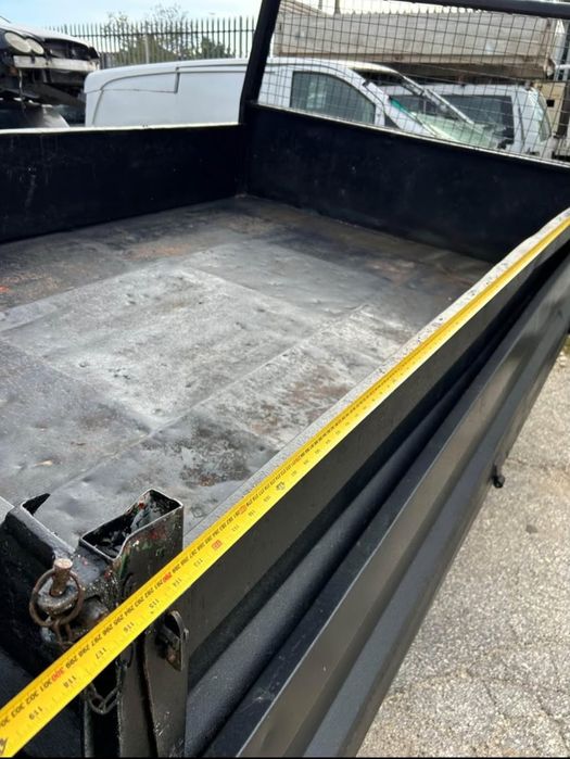 Самосвалнен кош с помпа и цилиндър за бус