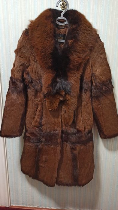 Скидка!!Девочки Продаётся женское меховое пальто