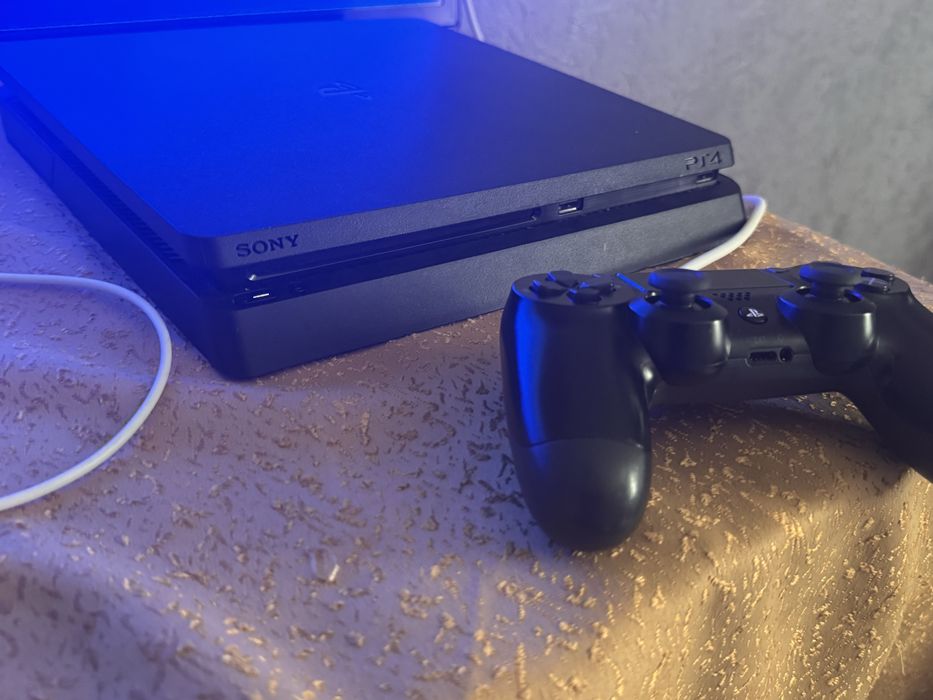 Продам playstation 4 slim