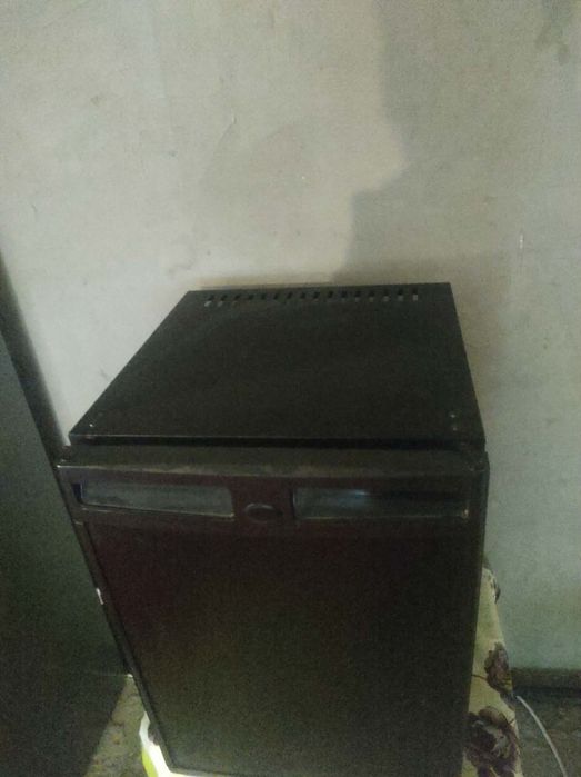 Vând minifrigider de camera