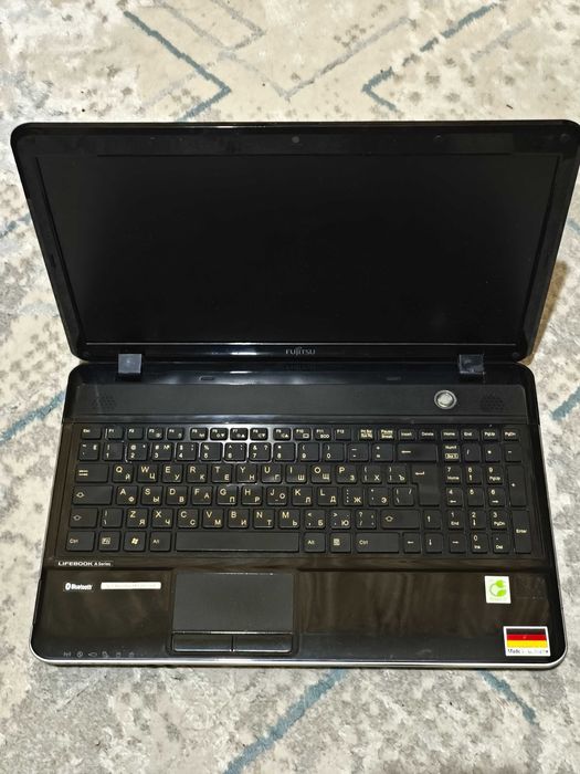 ноутбук Fujitsu Lifebook AH531