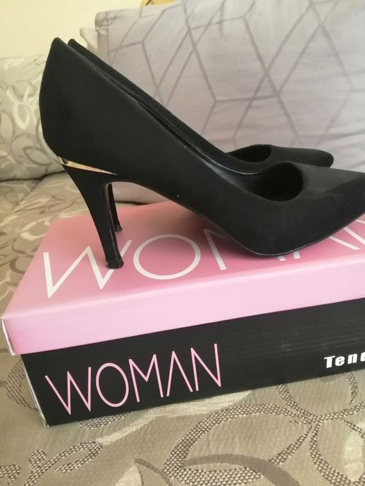 Елегантни дамски обувки